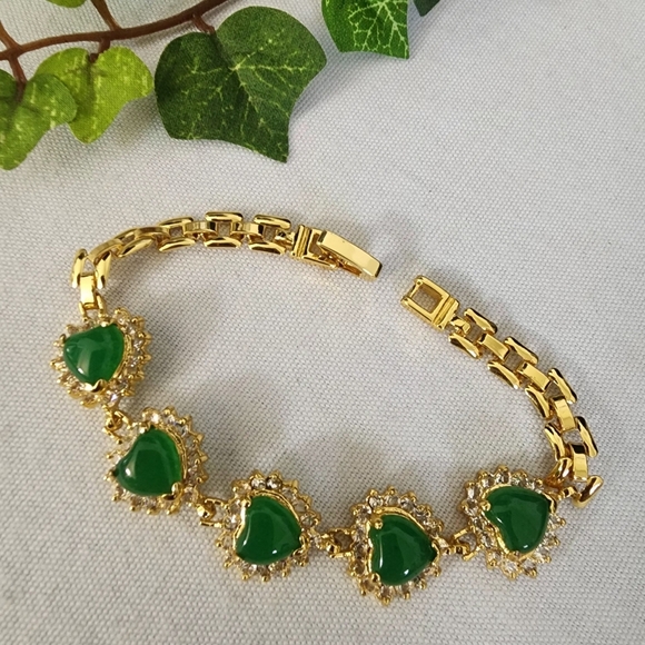 Gold with Green Jade Hearts Bracelet - Picture 5 of 8